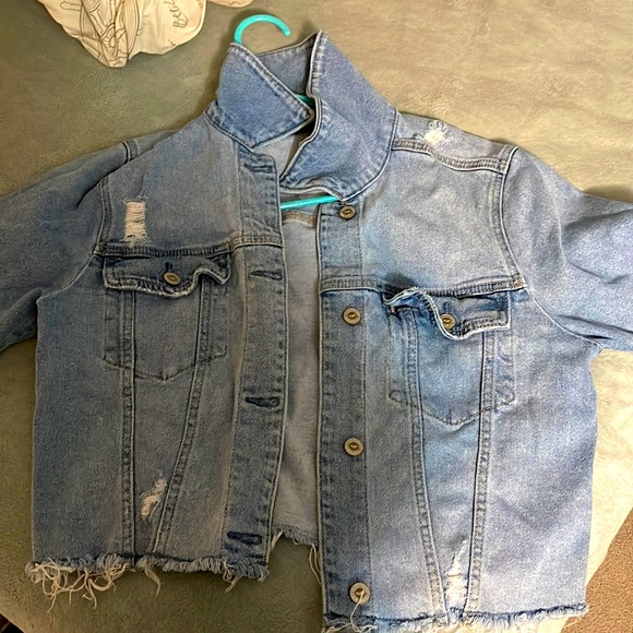 Hollister medium sized cropped denim jacket. Rarely worn, very good condition. - Picture 1 of 2